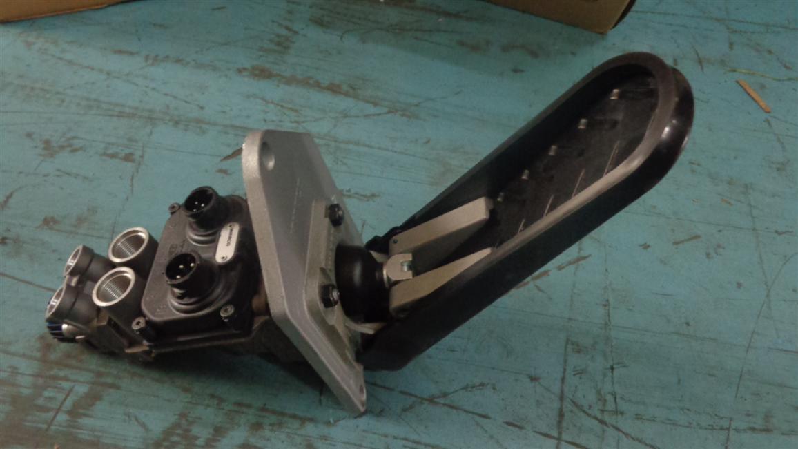 Braking master pump, EBS brake signal transmitter-2