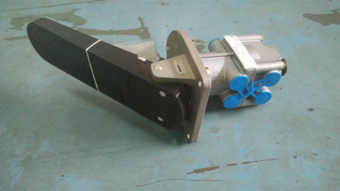 Braking master pump, WABCO, pedal type, zero pressure difference, 461 317 030 0-1