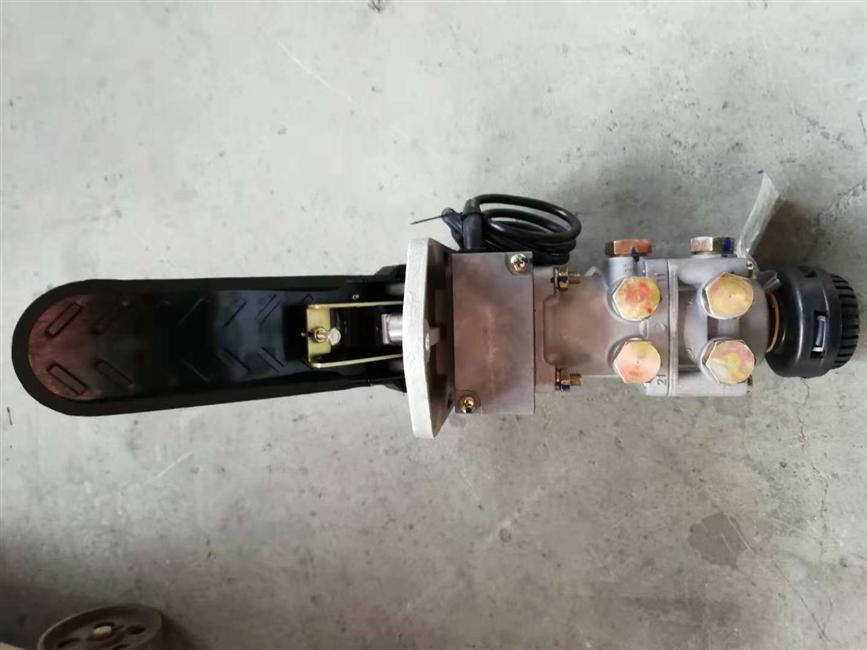 Braking master pump, Rongzhong three-speed signal, RZ3505D2-010-1