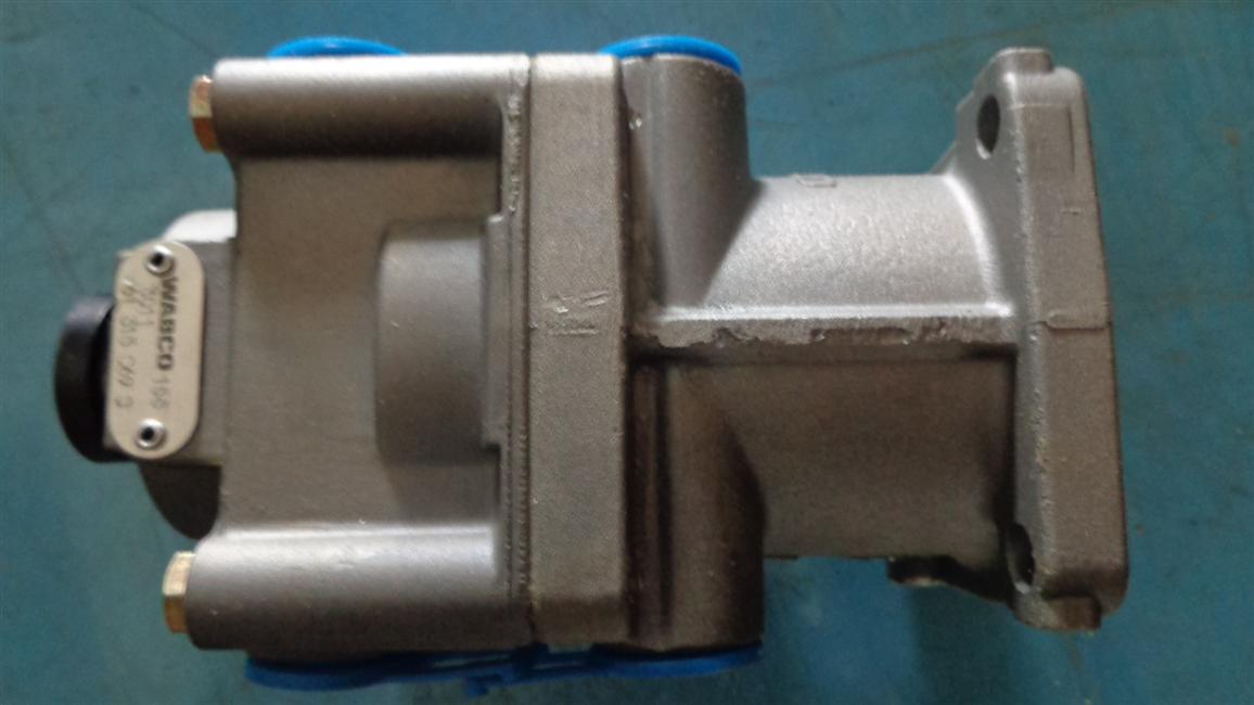 制动总泵,4613150690,Wabco,三组合式-1