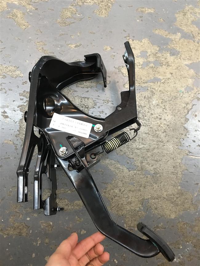 Brake pedal assembly, left rudder, 4RB2 and diesel, KS2