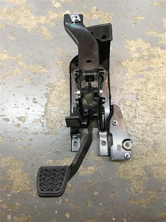 Brake pedal assembly, left rudder, 4RB2 and diesel, KS2-1