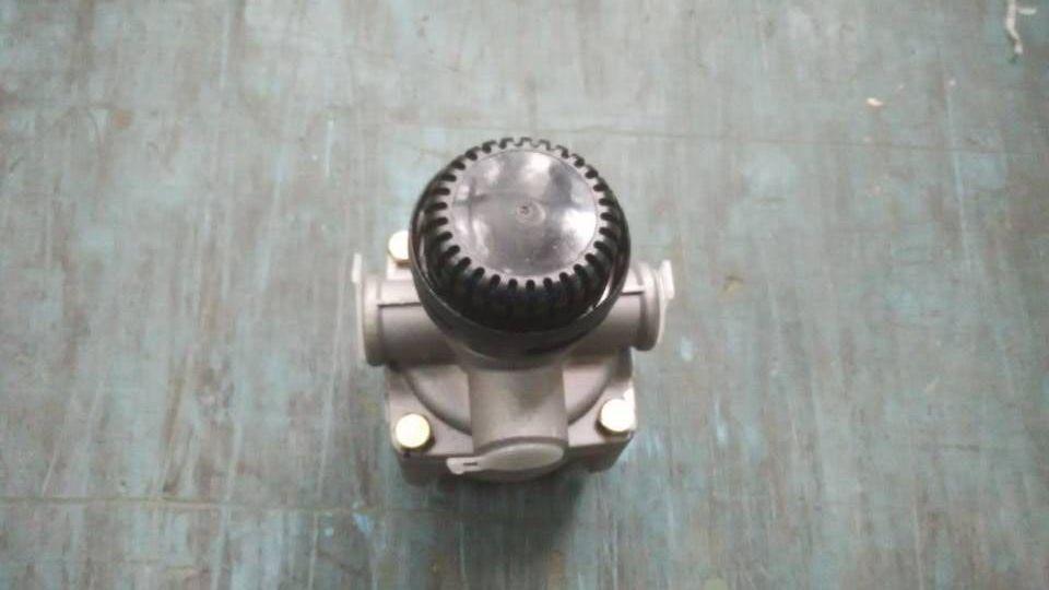 Differential relay valve-1