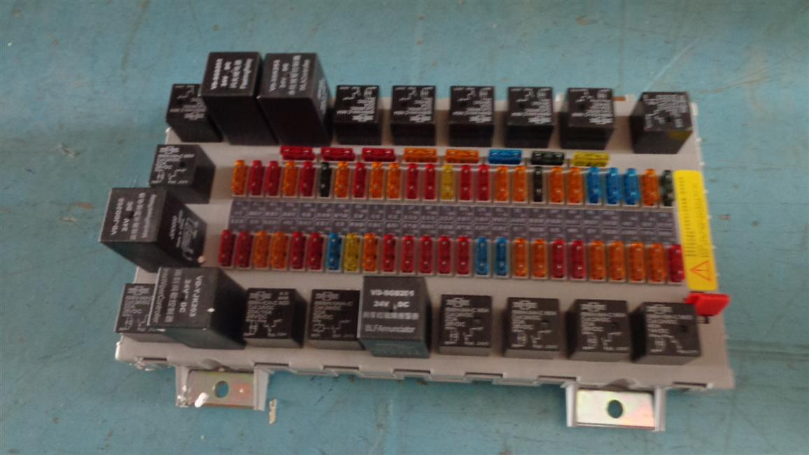 中央电器盒,ZH203H5,50路,普通灯泡车型
