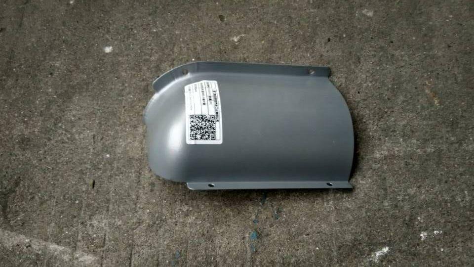 Avant gauche, plaque galvanisée, extrémité de blindage de plomberie, voiture de tourisme, radiateur standard