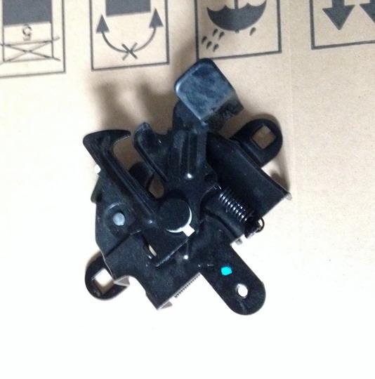 Front cover lock assembly, front hatch cover, KS2