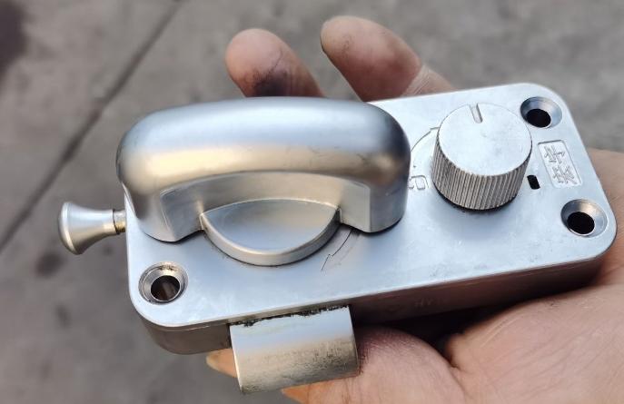 Driver's rear encirclement lock, 253400547