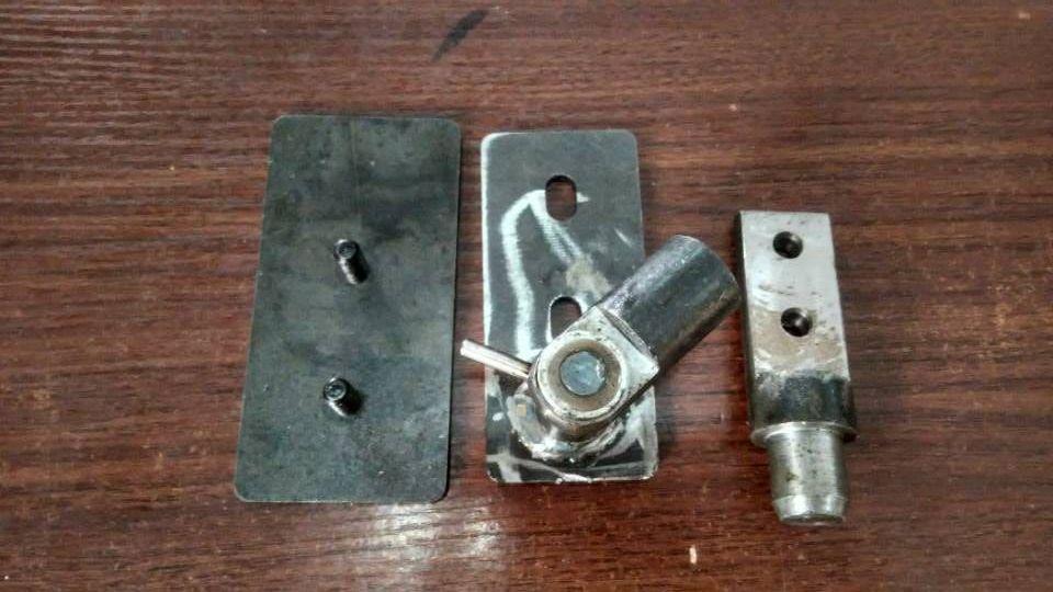 Front bumper latch hinge