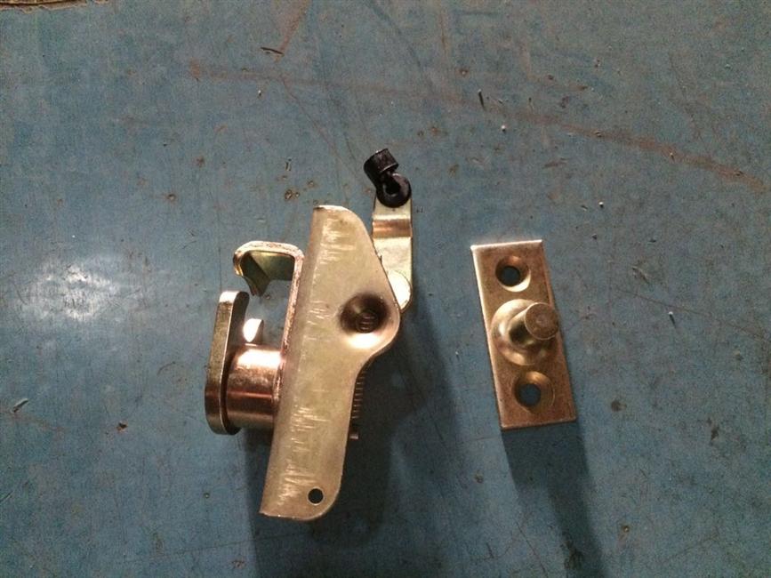 Front bumper lock, 6129Y, right lock machine and fastener component-1