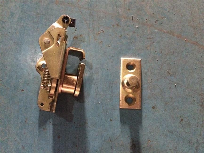 Front bumper lock, 6129Y, right lock machine and fastener component-2