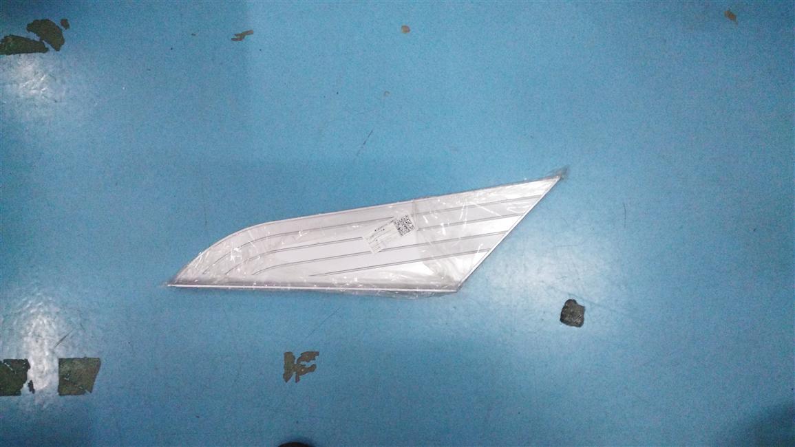 Right side decoration, 6125BYD4C, PC, thickness 5.0