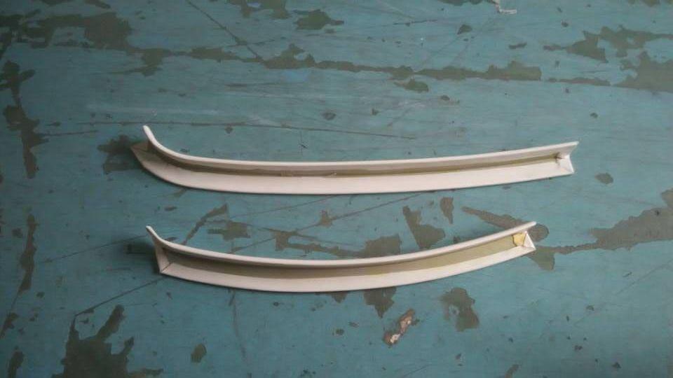 Right tail window back edge cladding column, 6799Y, PU foam, 121842 light color