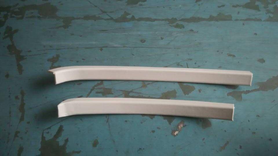 Right tail window back edge cladding column, 6799Y, PU foam, 121842 light color-1