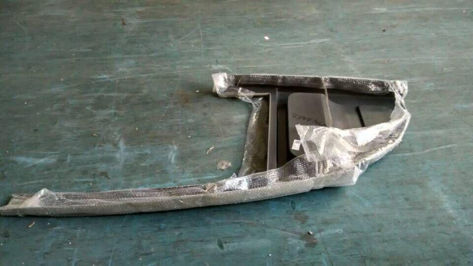 Right inner guard plate on the front circumference, 6129Y2, ABS 74449 gray and white