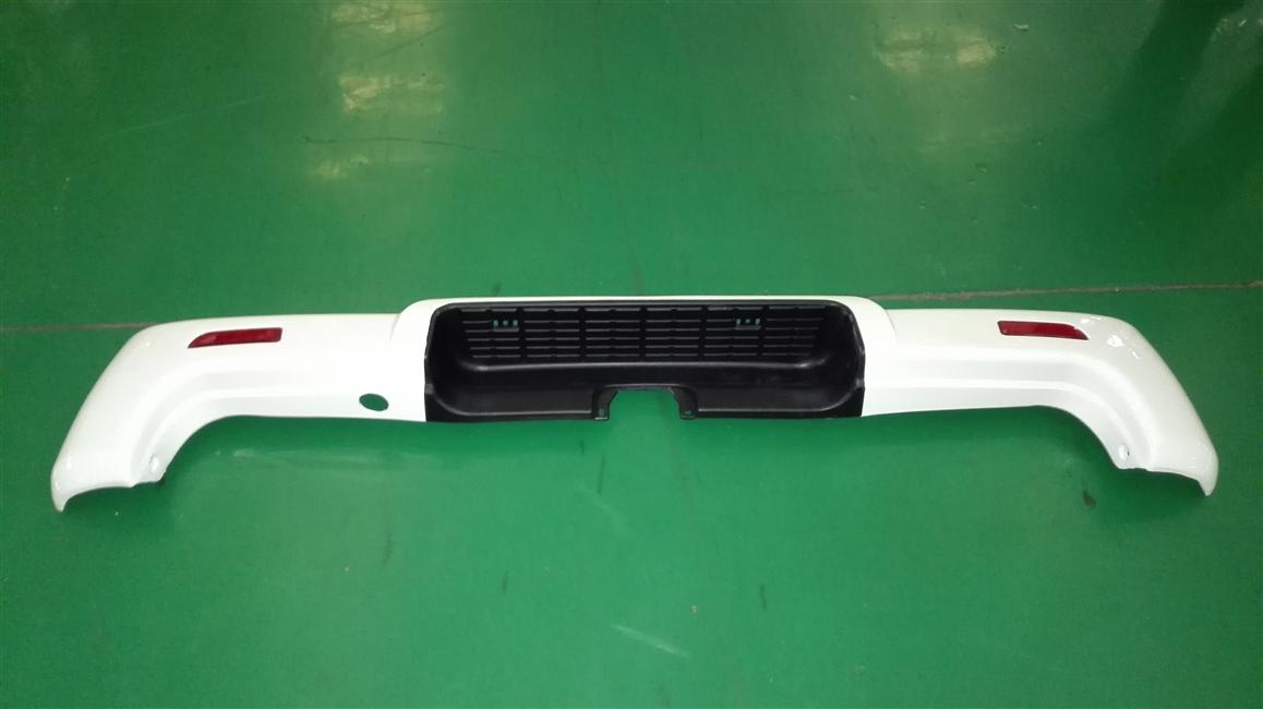 Rear bumper assembly, with rear step, reflector, golden dragon white, KS