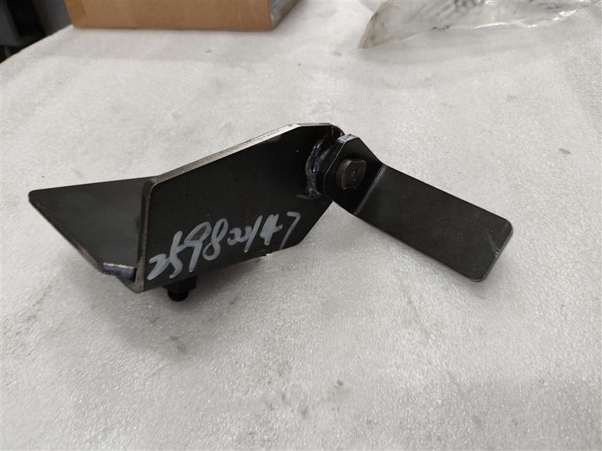 The right hinge of the rear compartment door, rotating shaft form, Q235A t=5.0, adjustable up and down-3