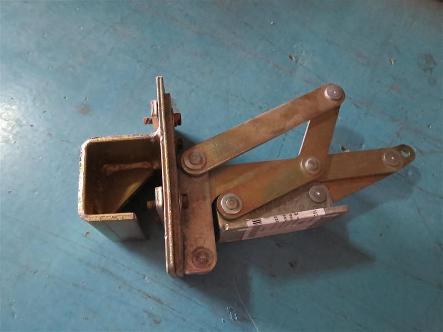 Петля-шесть соединительных стержней боковой двери в мусорном баке, Q235 t = 5,0