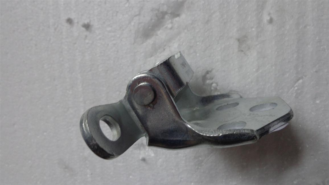 Lower left upper right front door hinge, right front door, KS2-2
