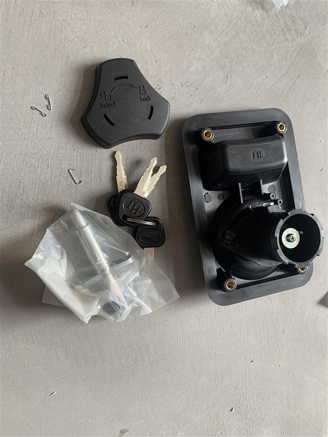 Passenger door lock, SX13C-1000, right, rectangular-3