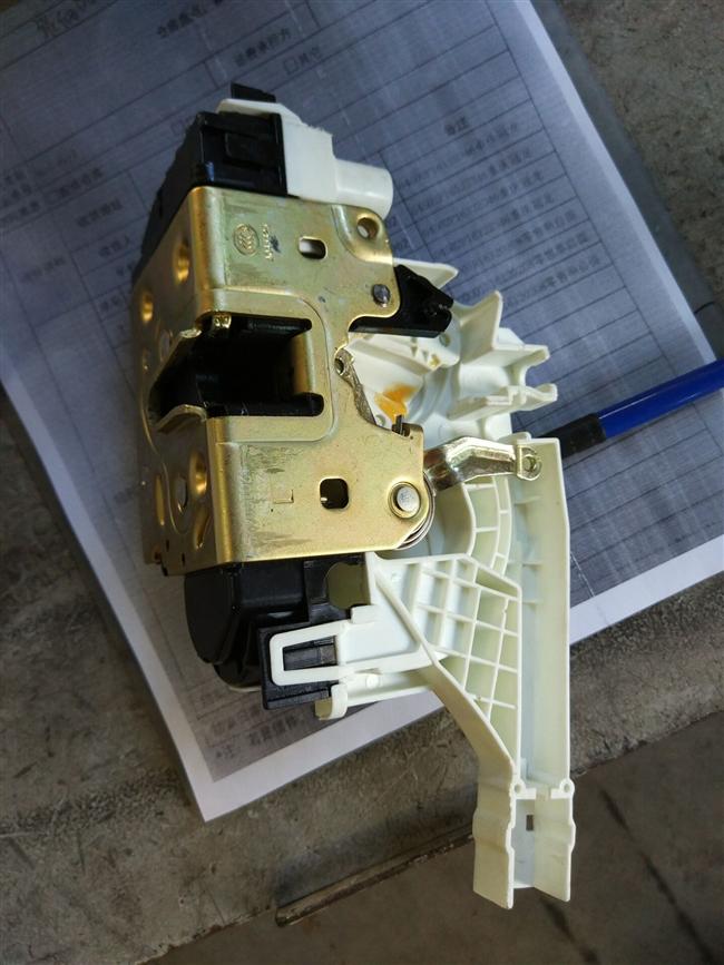 Left front door lock assembly, central control, left rudder, Xushun Dongming, KT