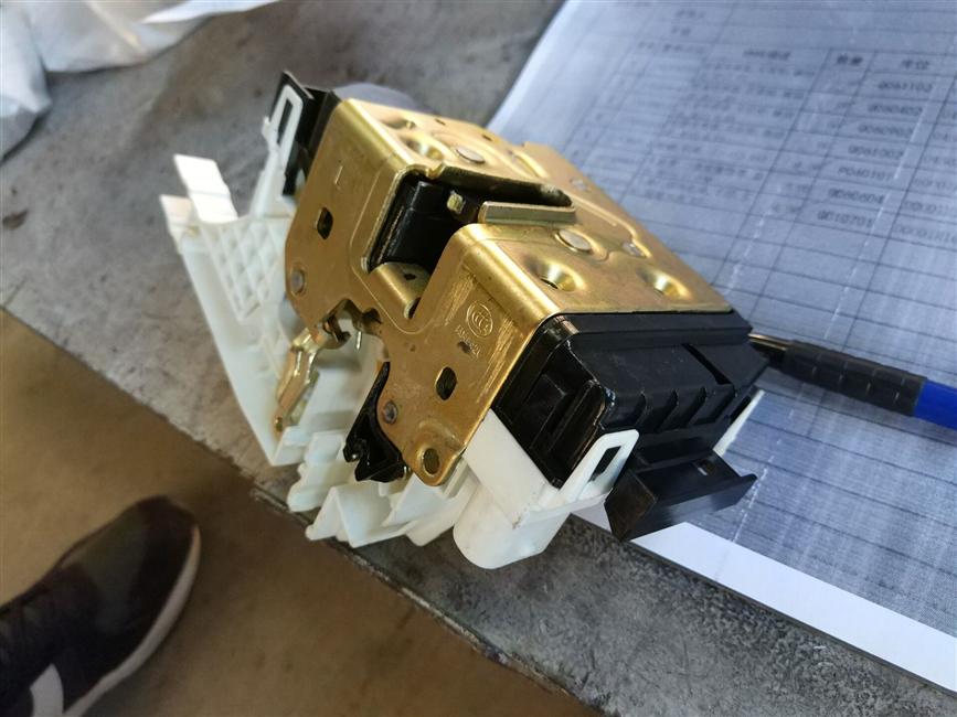 Left front door lock assembly, central control, left rudder, Xushun Dongming, KT-1