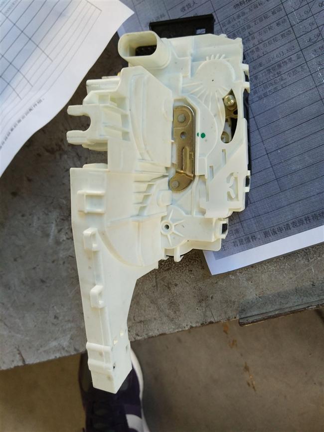 Left front door lock assembly, central control, left rudder, Xushun Dongming, KT-2