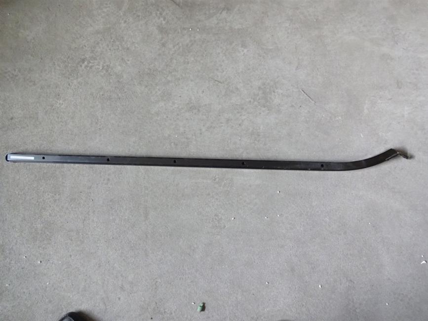 Montage de la voie médiane de la porte supérieure droite, universel-2