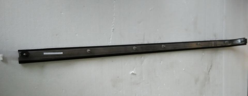 Right center middle door track assembly, 2890-1