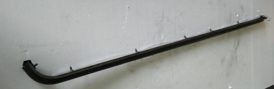 Right center middle door track assembly, 2890-2