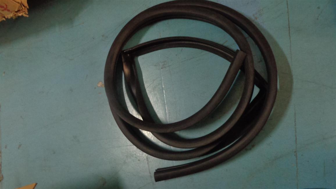 Front passenger door sealing strip, EPDM J 105 , 6111Y-2