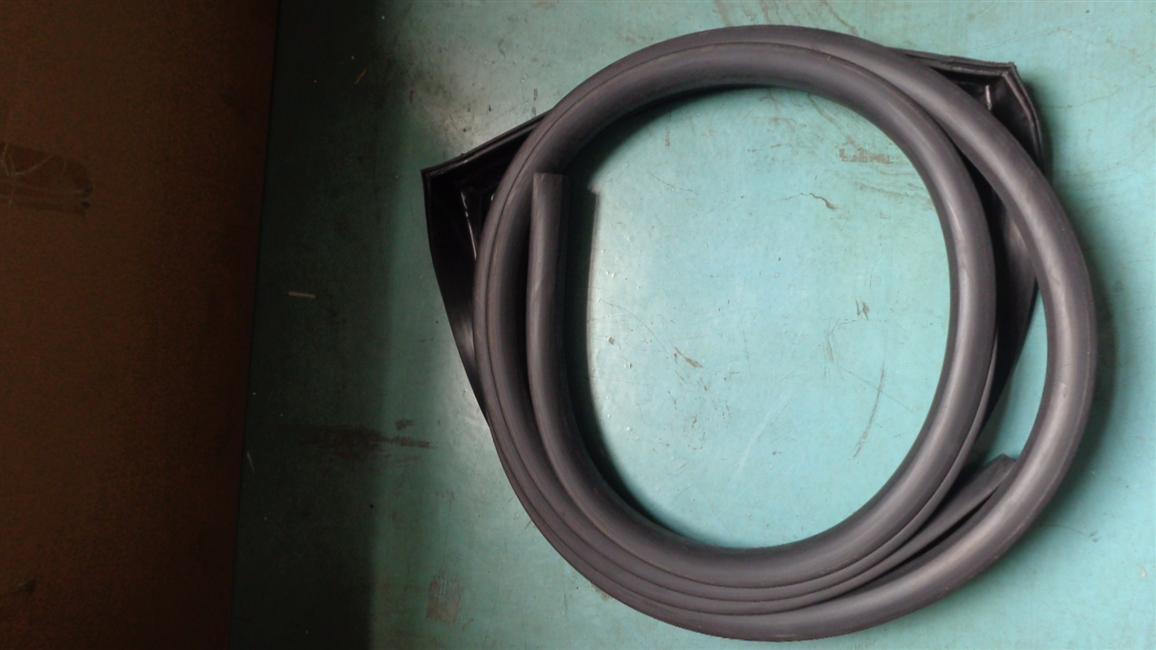 Front passenger door sealing strip, EPDM J105,6858Y-3