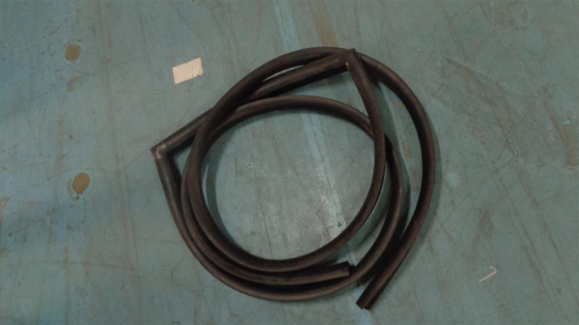 Front passenger door sealing strip, EPDM J106,6111Y