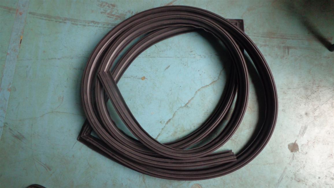 Middle passenger door sealing strip, outside door, J106,6120C2-2