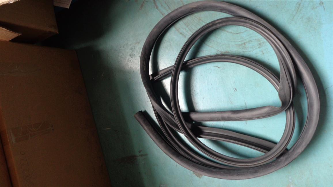 Front passenger door sealing strip, EPDM J106,6128Y-3