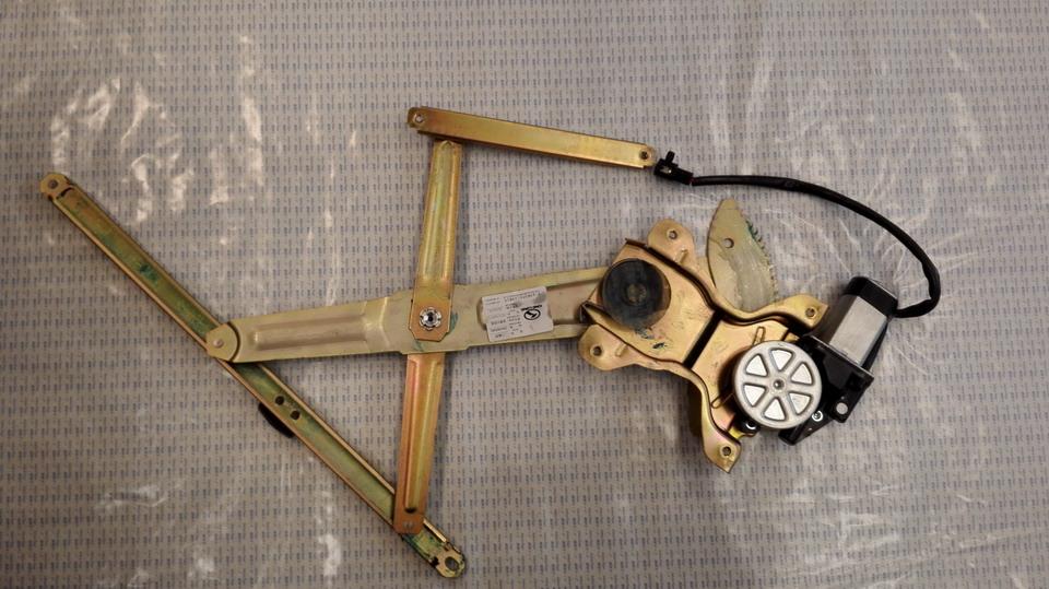 Левый стеклоподъемник, электрический