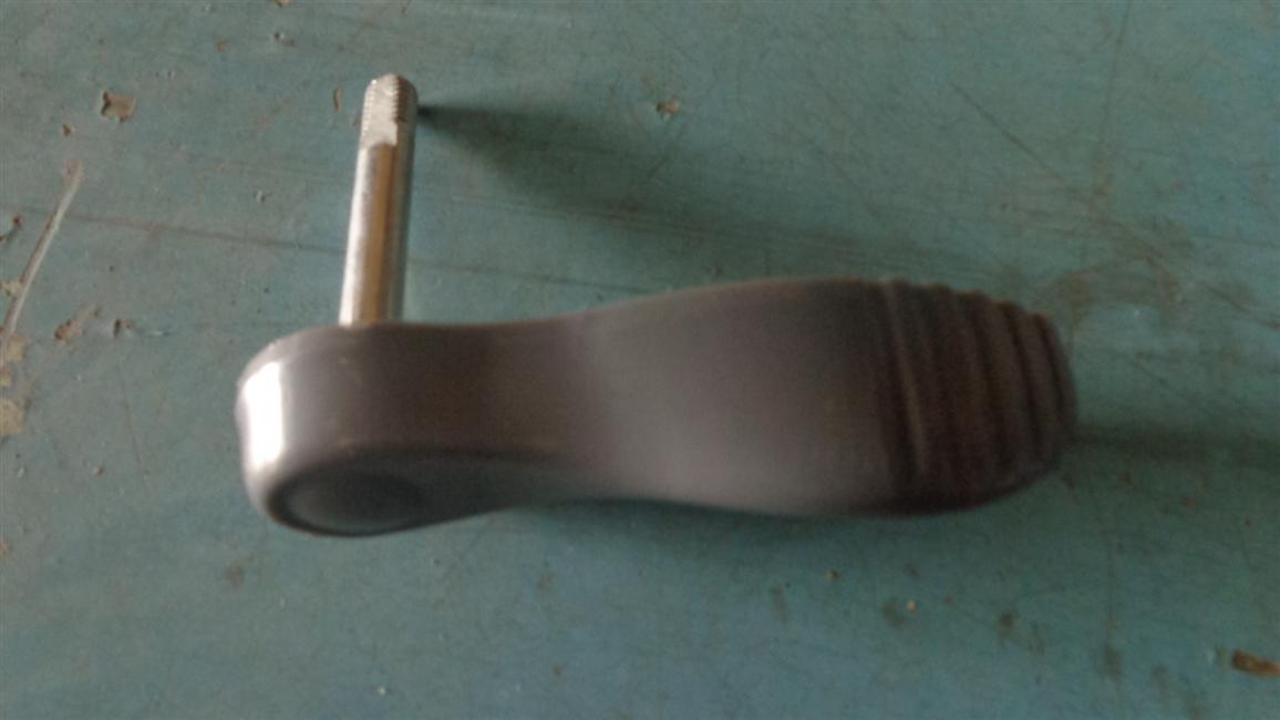 T31 seat adjustment handle (to the channel) left, 267300519-1