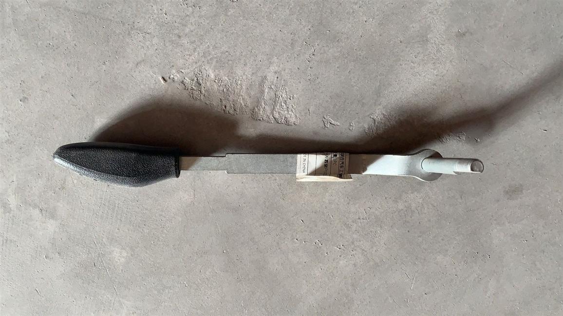 T31 seat adjustment handle (to the window) left, 267300519-2