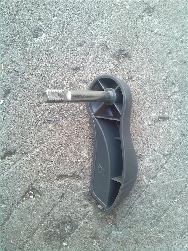 T31 seat adjustment handle (to the channel) right, 267300519