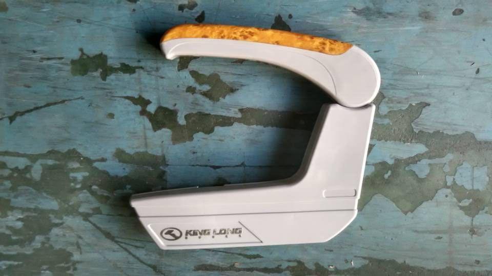 H-shaped seat armrests, right seat