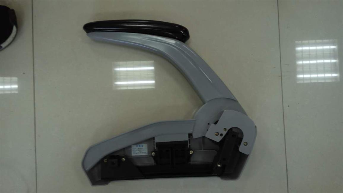 С-1 левое сиденье с поручнями (одна кнопка регулируется задней опорной стойкой водителя), 267304599-1