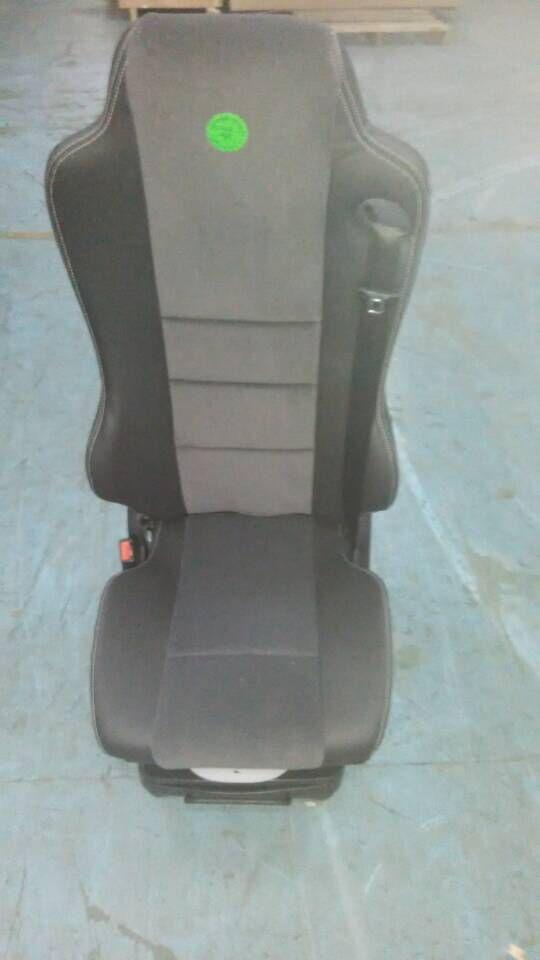 气囊式司机椅,格拉默90.6简配版,格拉默特制仿皮,无扶手,三点式安全带