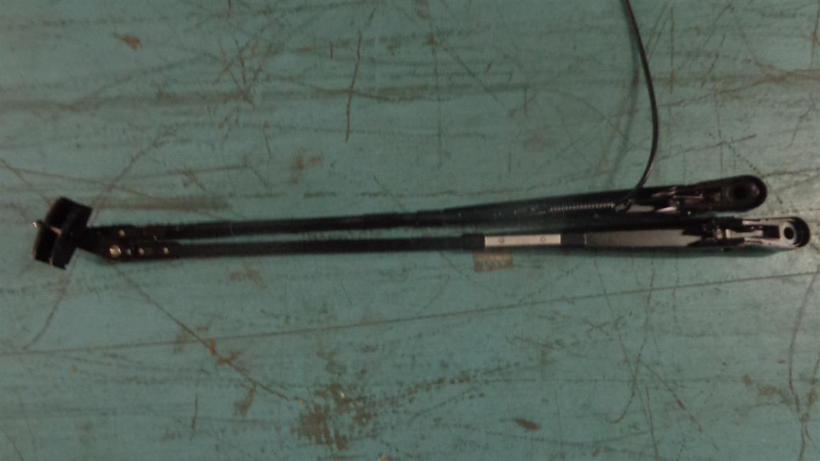 Left wiper arm (the front gear is divided into 3 pieces), 279500600-1