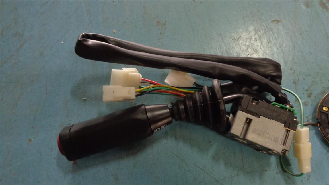 Комбинированный переключатель (легкий) с аварийным переключателем света, 3730310-003