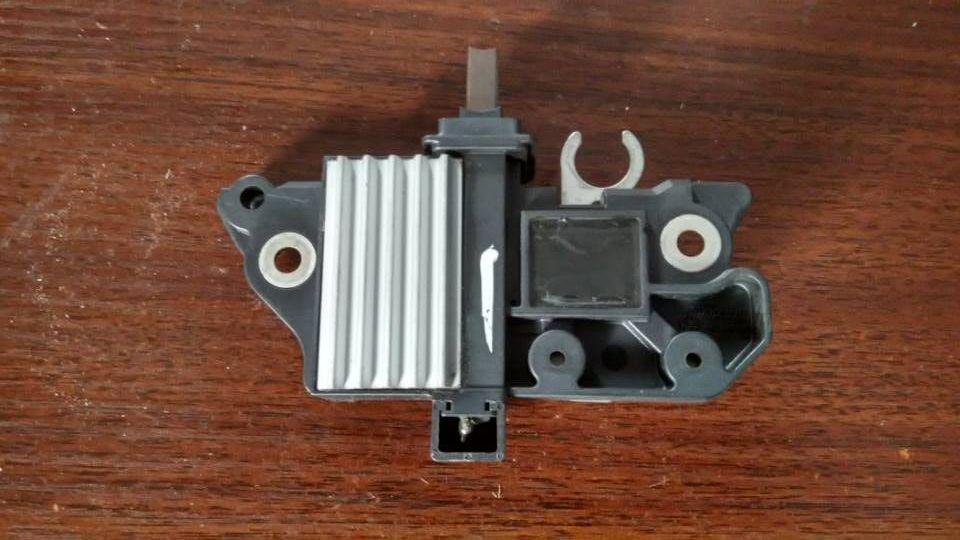 Brush voltage regulator assembly, AVi147D3001