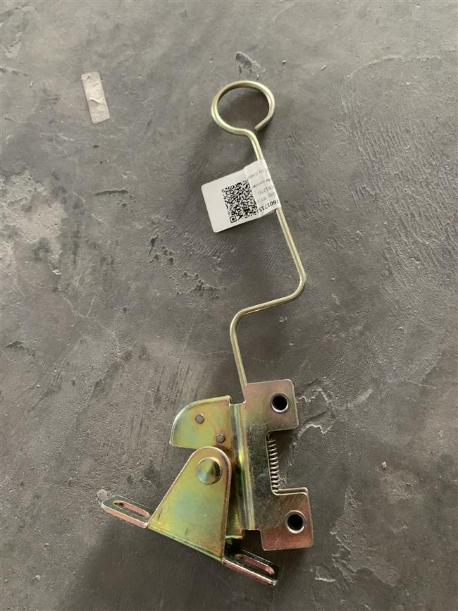 Front bumper fish head lock-with tie rod, flip structure, 6127G