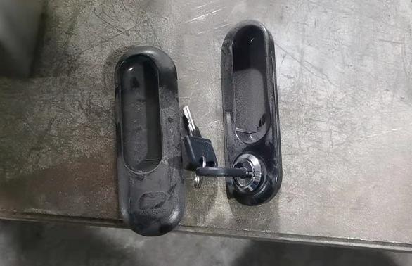 Встроенный замок рукоятки, с одной стороны с ключом, черный, 283401289