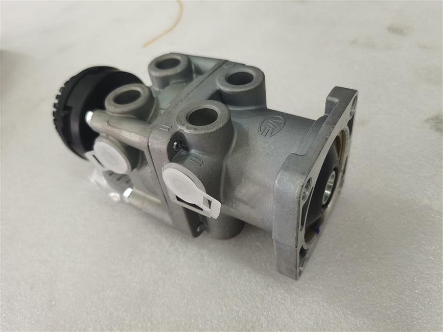 Air brake valve, same as 235400007-3