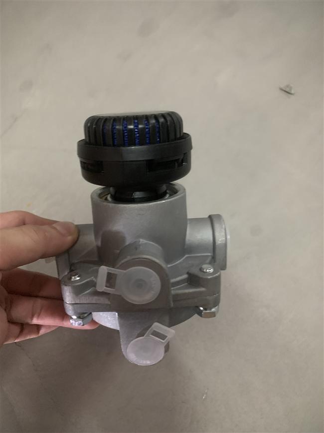 Relay valve, same as 235500170-3