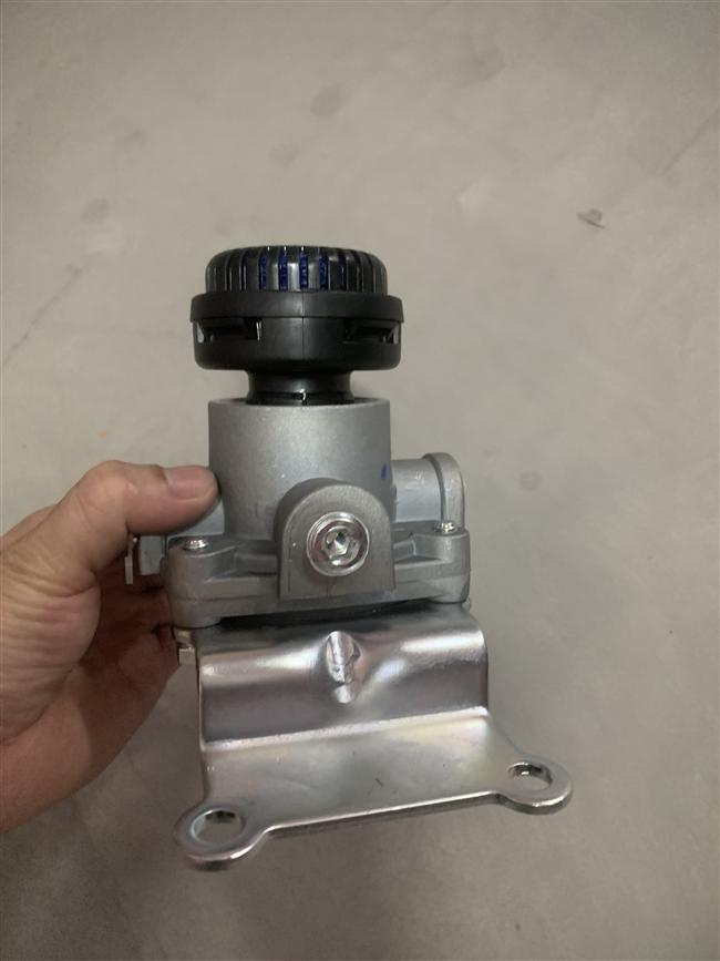 Relay valve, same as 235500170-1