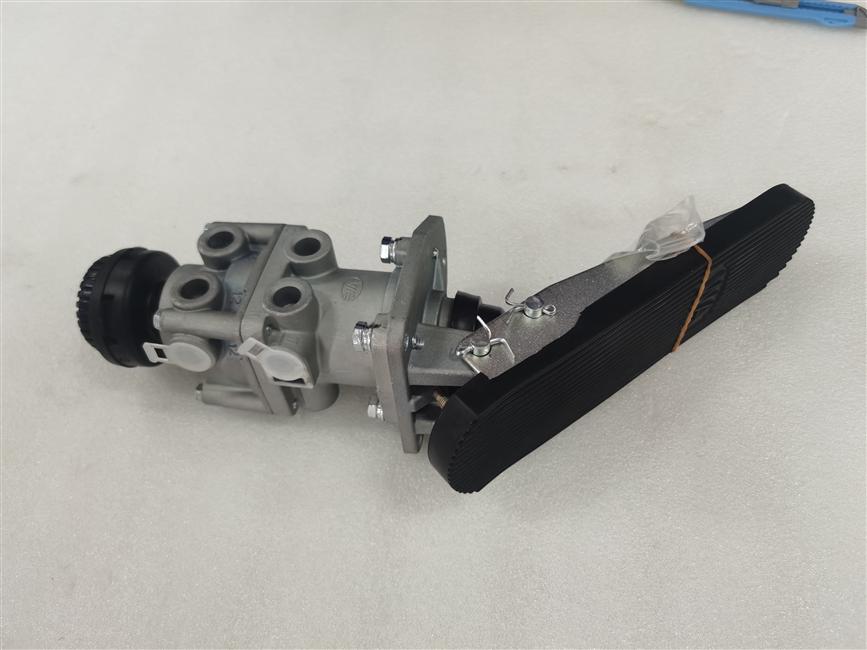 Air brake valve, same as 235434580-1